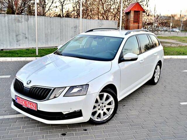 Белый Шкода Октавия, объемом двигателя 1.97 л и пробегом 299 тыс. км за 12999 $, фото 1 на Automoto.ua
