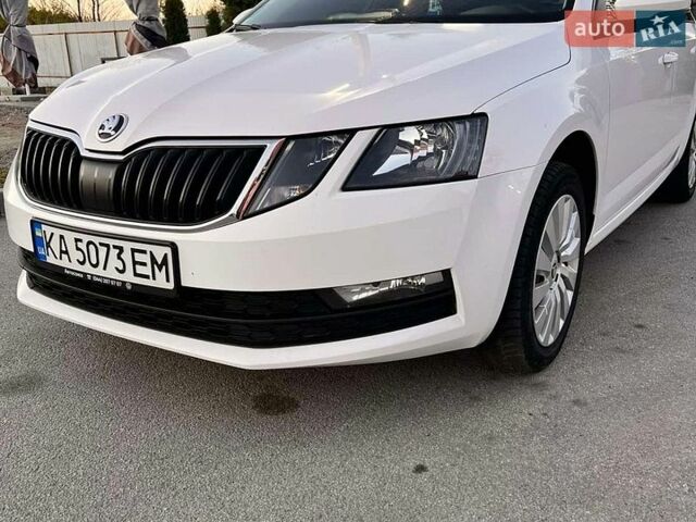 Белый Шкода Октавия, объемом двигателя 1.8 л и пробегом 265 тыс. км за 11500 $, фото 1 на Automoto.ua