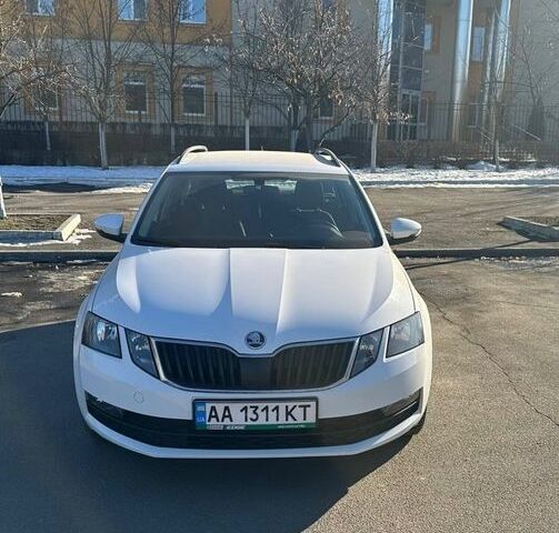 Белый Шкода Октавия, объемом двигателя 1.6 л и пробегом 305 тыс. км за 15400 $, фото 1 на Automoto.ua