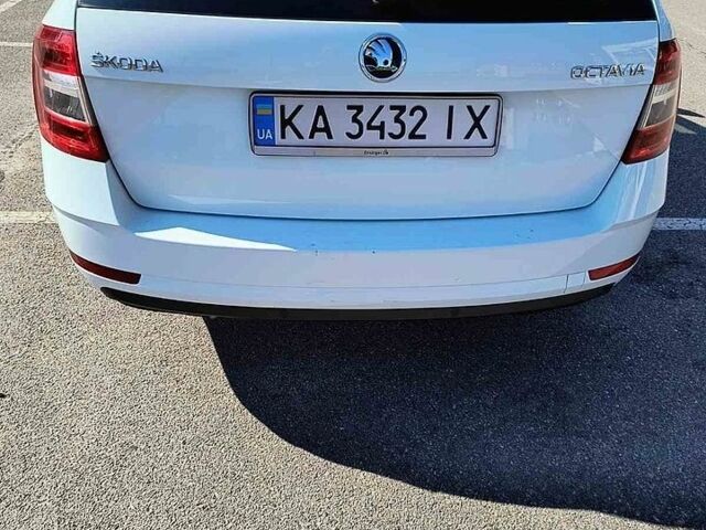 Белый Шкода Октавия, объемом двигателя 1.97 л и пробегом 262 тыс. км за 12450 $, фото 1 на Automoto.ua