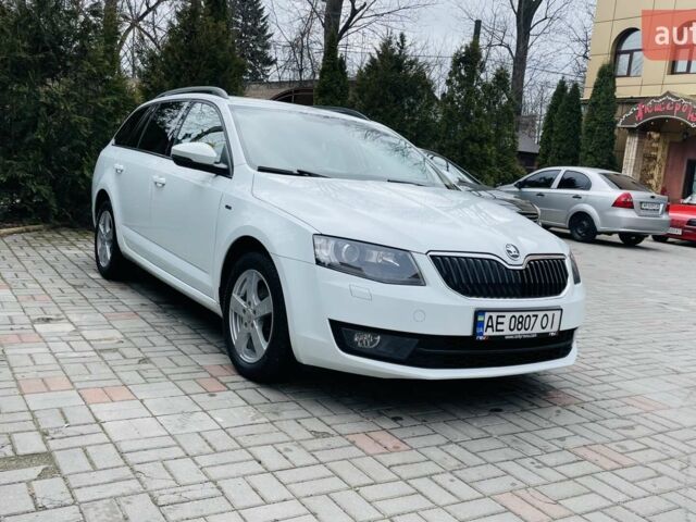 Білий Шкода Октавія, об'ємом двигуна 2 л та пробігом 188 тис. км за 17000 $, фото 1 на Automoto.ua