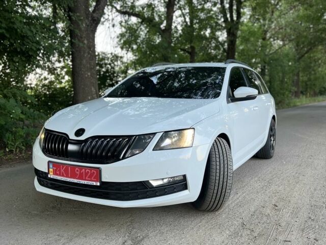 Белый Шкода Октавия, объемом двигателя 0 л и пробегом 250 тыс. км за 12300 $, фото 1 на Automoto.ua