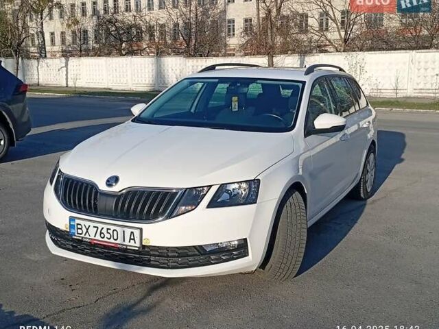 Белый Шкода Октавия, объемом двигателя 1.6 л и пробегом 229 тыс. км за 11500 $, фото 1 на Automoto.ua