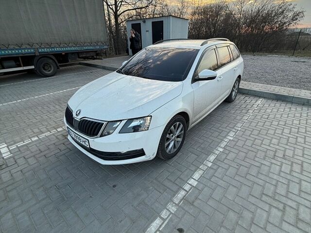 Білий Шкода Октавія, об'ємом двигуна 1.6 л та пробігом 250 тис. км за 12000 $, фото 1 на Automoto.ua