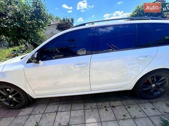 Белый Шкода Октавия, объемом двигателя 2 л и пробегом 163 тыс. км за 17500 $, фото 1 на Automoto.ua