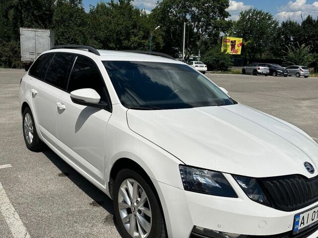 Білий Шкода Октавія, об'ємом двигуна 1.6 л та пробігом 320 тис. км за 10500 $, фото 1 на Automoto.ua