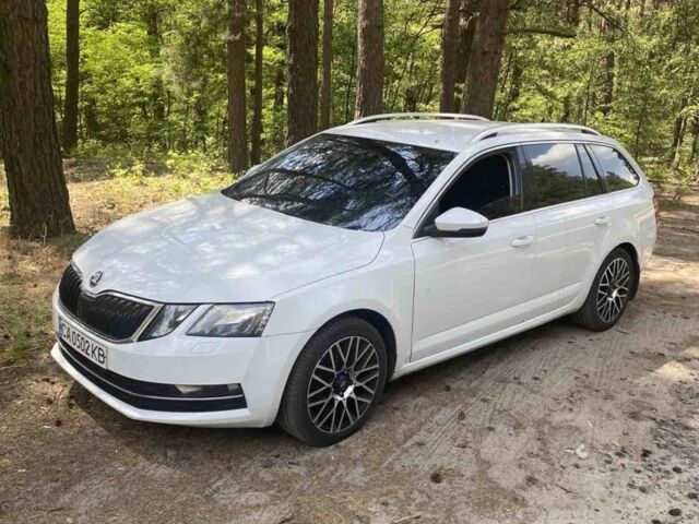 Белый Шкода Октавия, объемом двигателя 1.6 л и пробегом 280 тыс. км за 13900 $, фото 1 на Automoto.ua