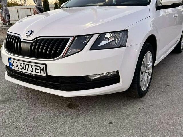 Белый Шкода Октавия, объемом двигателя 1.8 л и пробегом 265 тыс. км за 11500 $, фото 1 на Automoto.ua