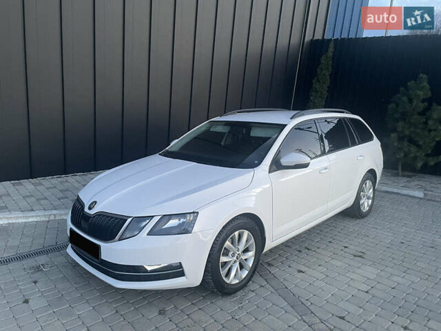 Білий Шкода Октавія, об'ємом двигуна 1.6 л та пробігом 344 тис. км за 10500 $, фото 1 на Automoto.ua