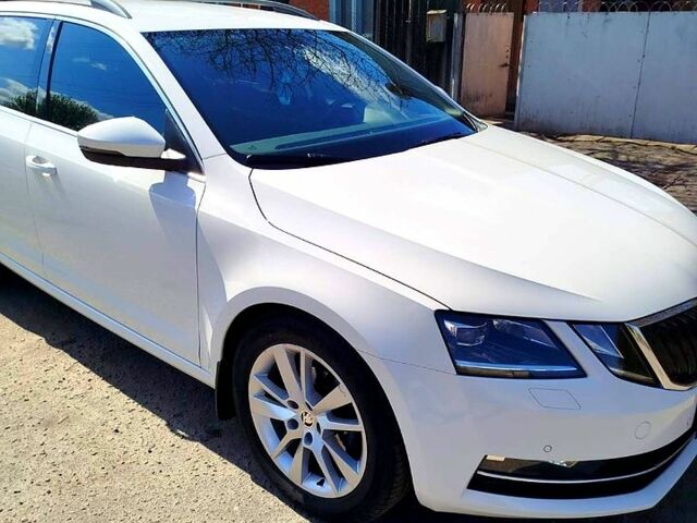 Білий Шкода Октавія, об'ємом двигуна 1.6 л та пробігом 300 тис. км за 11700 $, фото 1 на Automoto.ua