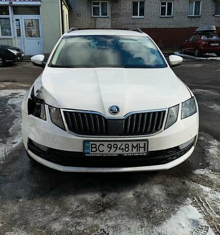 Белый Шкода Октавия, объемом двигателя 1.6 л и пробегом 304 тыс. км за 8900 $, фото 1 на Automoto.ua