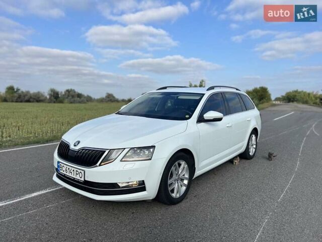 Белый Шкода Октавия, объемом двигателя 1.6 л и пробегом 210 тыс. км за 13400 $, фото 1 на Automoto.ua