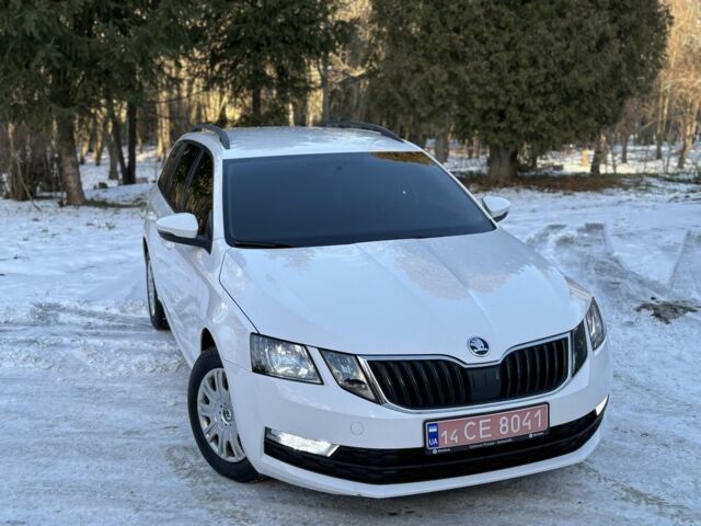 Белый Шкода Октавия, объемом двигателя 1.6 л и пробегом 290 тыс. км за 10799 $, фото 1 на Automoto.ua