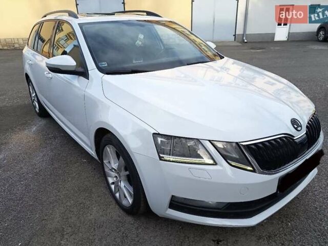 Белый Шкода Октавия, объемом двигателя 1.6 л и пробегом 280 тыс. км за 12500 $, фото 1 на Automoto.ua