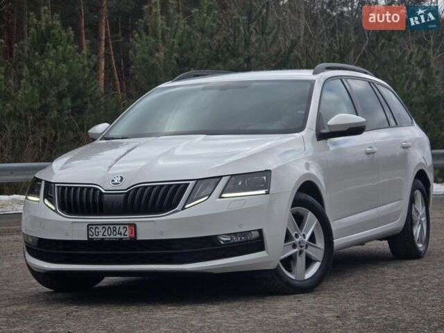 Белый Шкода Октавия, объемом двигателя 2 л и пробегом 200 тыс. км за 14799 $, фото 1 на Automoto.ua