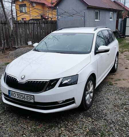Белый Шкода Октавия, объемом двигателя 1.6 л и пробегом 342 тыс. км за 10800 $, фото 1 на Automoto.ua