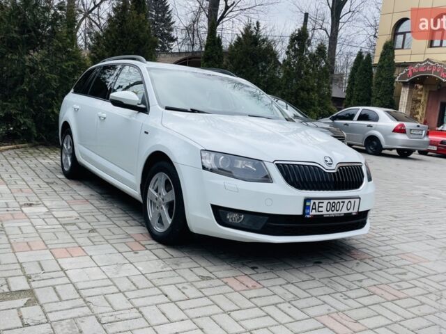 Белый Шкода Октавия, объемом двигателя 2 л и пробегом 188 тыс. км за 17000 $, фото 1 на Automoto.ua