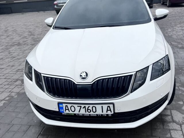 Белый Шкода Октавия, объемом двигателя 1.6 л и пробегом 230 тыс. км за 12700 $, фото 1 на Automoto.ua