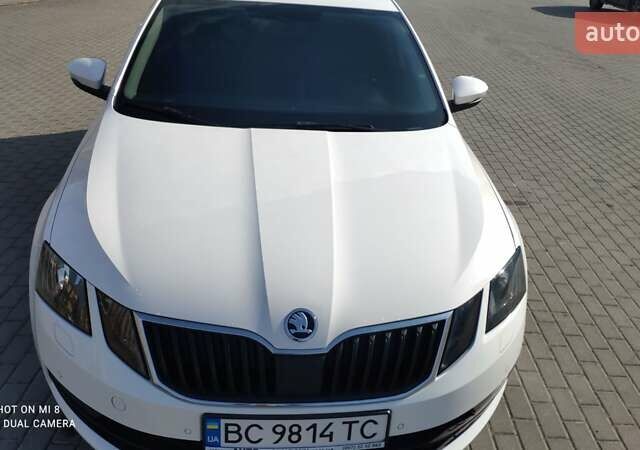 Белый Шкода Октавия, объемом двигателя 1.6 л и пробегом 219 тыс. км за 12800 $, фото 1 на Automoto.ua