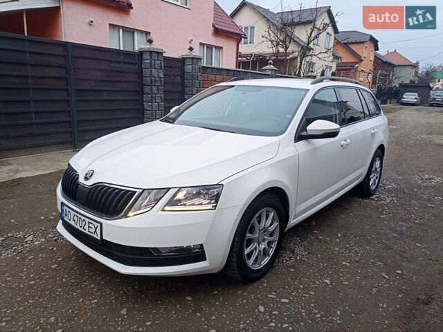 Білий Шкода Октавія, об'ємом двигуна 1.6 л та пробігом 247 тис. км за 10900 $, фото 1 на Automoto.ua