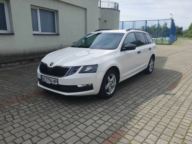 Білий Шкода Октавія, об'ємом двигуна 1.6 л та пробігом 198 тис. км за 12850 $, фото 1 на Automoto.ua