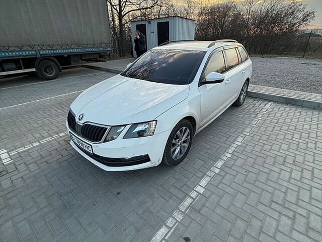 Білий Шкода Октавія, об'ємом двигуна 1.6 л та пробігом 250 тис. км за 12000 $, фото 1 на Automoto.ua