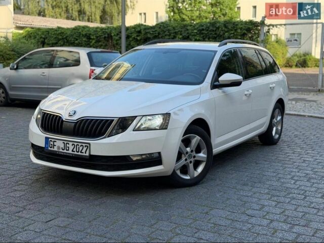 Білий Шкода Октавія, об'ємом двигуна 1.6 л та пробігом 216 тис. км за 13299 $, фото 1 на Automoto.ua