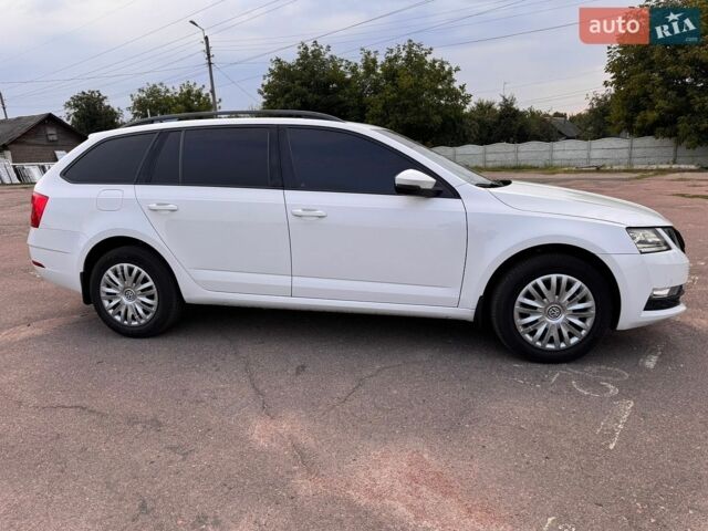 Білий Шкода Октавія, об'ємом двигуна 1.6 л та пробігом 275 тис. км за 12750 $, фото 1 на Automoto.ua