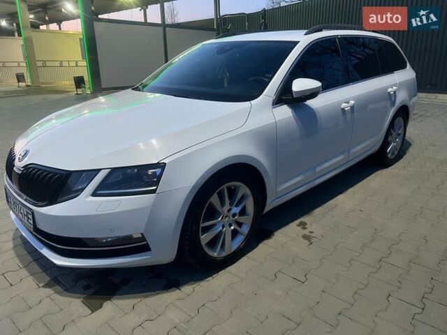 Белый Шкода Октавия, объемом двигателя 2 л и пробегом 223 тыс. км за 16200 $, фото 1 на Automoto.ua