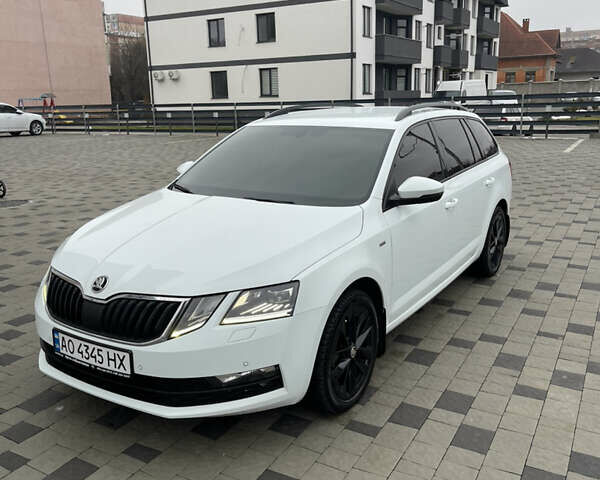 Белый Шкода Октавия, объемом двигателя 1.97 л и пробегом 244 тыс. км за 16500 $, фото 1 на Automoto.ua