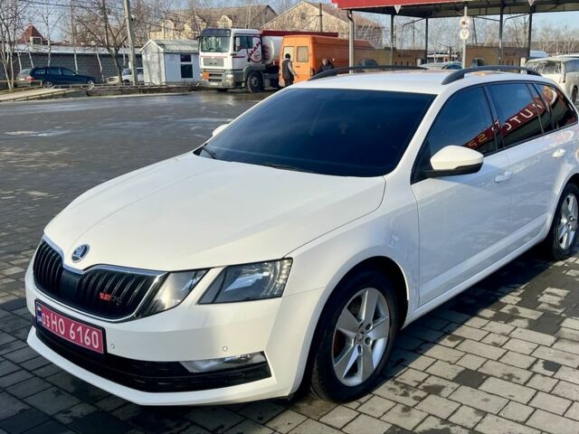 Белый Шкода Октавия, объемом двигателя 2 л и пробегом 247 тыс. км за 13500 $, фото 1 на Automoto.ua