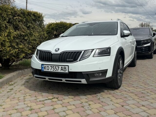Білий Шкода Октавія, об'ємом двигуна 2 л та пробігом 244 тис. км за 19149 $, фото 1 на Automoto.ua
