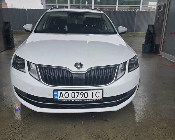 Белый Шкода Октавия, объемом двигателя 1.97 л и пробегом 273 тыс. км за 15200 $, фото 1 на Automoto.ua