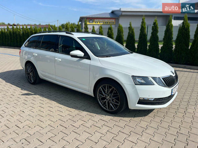 Белый Шкода Октавия, объемом двигателя 1.6 л и пробегом 255 тыс. км за 14500 $, фото 1 на Automoto.ua