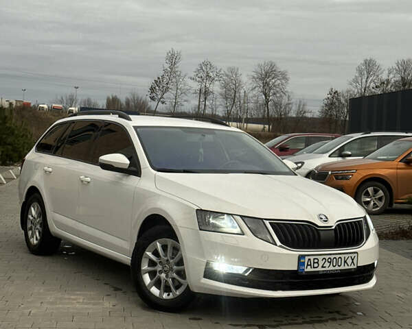 Білий Шкода Октавія, об'ємом двигуна 1.6 л та пробігом 278 тис. км за 11900 $, фото 1 на Automoto.ua