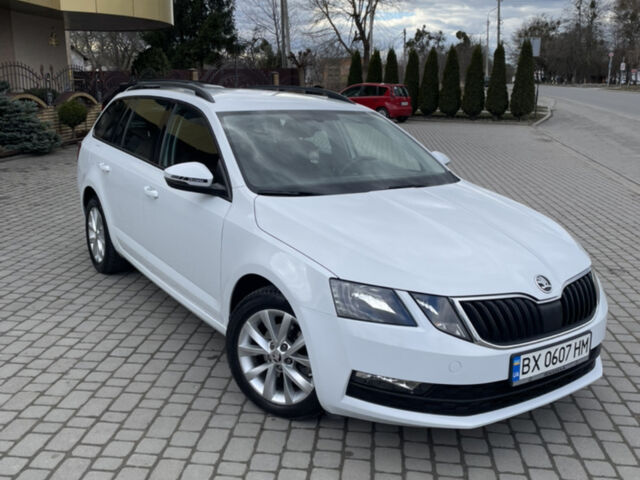 Білий Шкода Октавія, об'ємом двигуна 1.6 л та пробігом 290 тис. км за 13000 $, фото 1 на Automoto.ua
