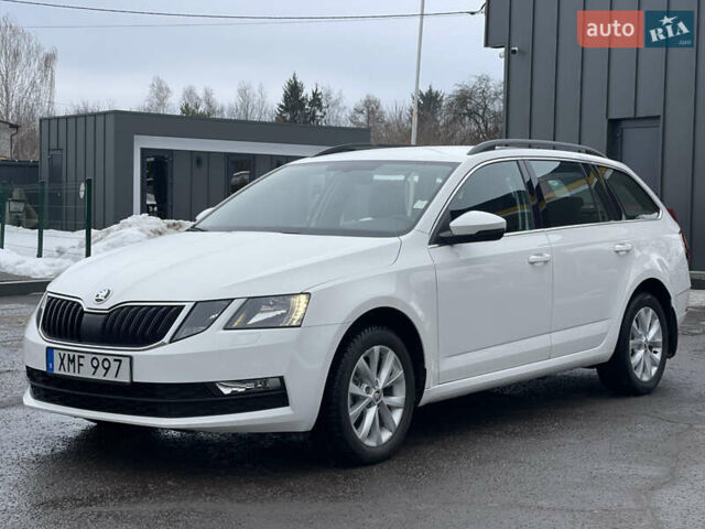 Белый Шкода Октавия, объемом двигателя 2 л и пробегом 214 тыс. км за 15200 $, фото 1 на Automoto.ua