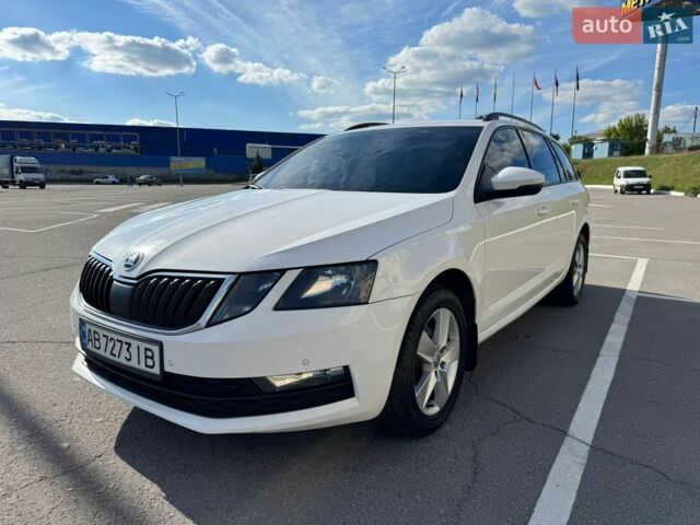 Білий Шкода Октавія, об'ємом двигуна 1.6 л та пробігом 310 тис. км за 12000 $, фото 1 на Automoto.ua