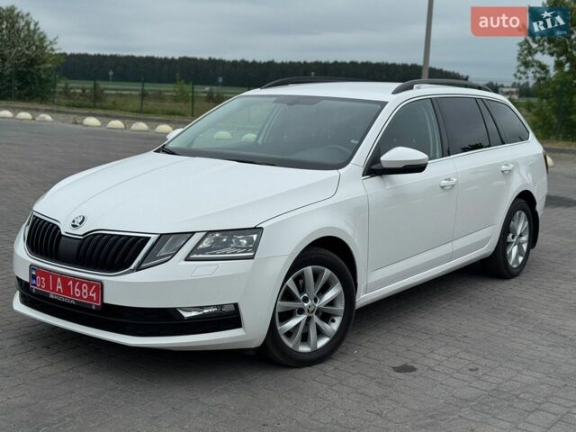 Белый Шкода Октавия, объемом двигателя 2 л и пробегом 212 тыс. км за 15950 $, фото 1 на Automoto.ua