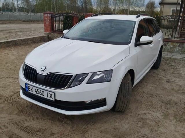 Білий Шкода Октавія, об'ємом двигуна 1.6 л та пробігом 350 тис. км за 12000 $, фото 1 на Automoto.ua