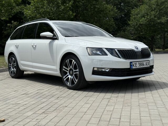 Білий Шкода Октавія, об'ємом двигуна 1.6 л та пробігом 221 тис. км за 12900 $, фото 1 на Automoto.ua