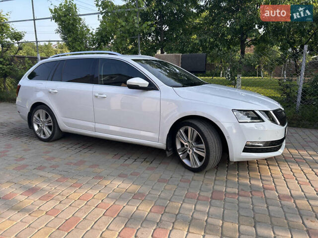 Белый Шкода Октавия, объемом двигателя 1.6 л и пробегом 247 тыс. км за 14300 $, фото 1 на Automoto.ua