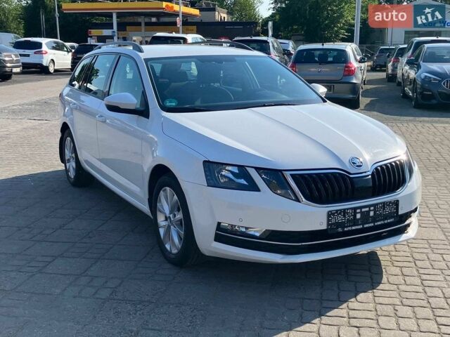 Белый Шкода Октавия, объемом двигателя 2 л и пробегом 330 тыс. км за 15700 $, фото 1 на Automoto.ua