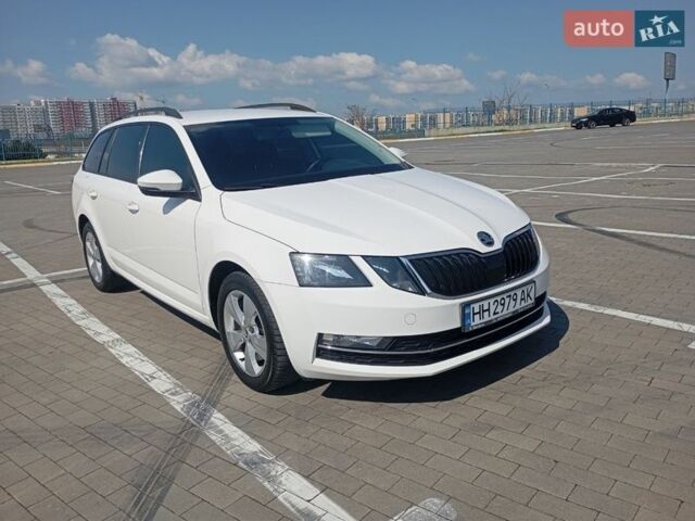 Білий Шкода Октавія, об'ємом двигуна 1.6 л та пробігом 286 тис. км за 12900 $, фото 1 на Automoto.ua