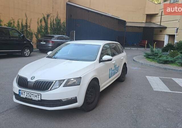 Белый Шкода Октавия, объемом двигателя 1.4 л и пробегом 267 тыс. км за 12263 $, фото 1 на Automoto.ua