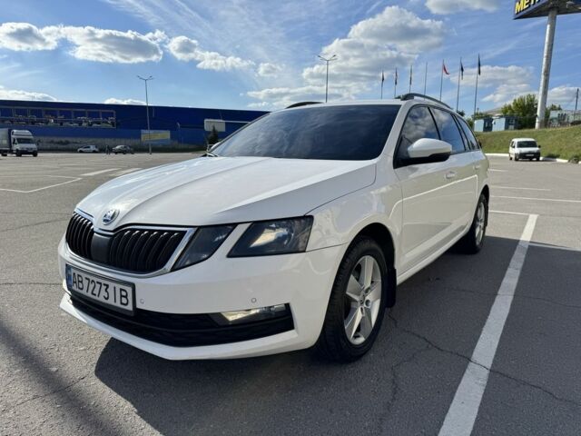 Білий Шкода Октавія, об'ємом двигуна 1.6 л та пробігом 300 тис. км за 12000 $, фото 1 на Automoto.ua