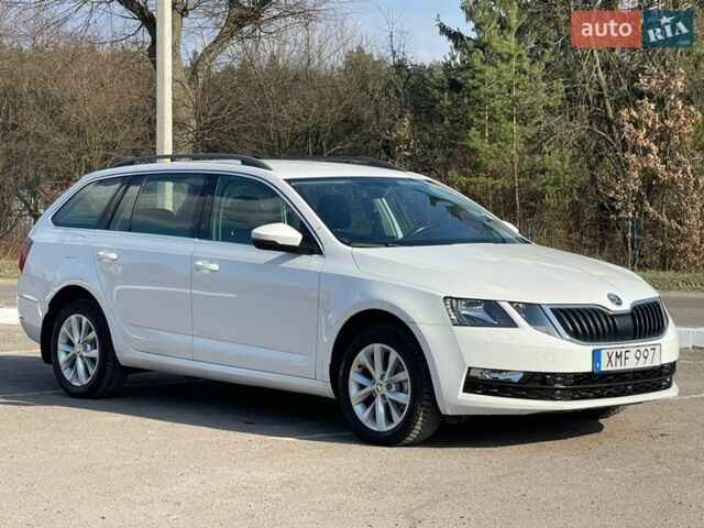 Белый Шкода Октавия, объемом двигателя 2 л и пробегом 214 тыс. км за 15100 $, фото 1 на Automoto.ua