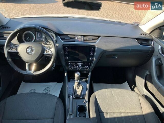 Білий Шкода Октавія, об'ємом двигуна 2 л та пробігом 330 тис. км за 15800 $, фото 1 на Automoto.ua