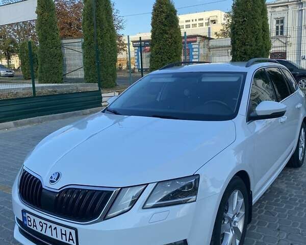 Белый Шкода Октавия, объемом двигателя 2 л и пробегом 187 тыс. км за 18900 $, фото 1 на Automoto.ua