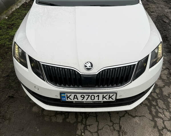 Белый Шкода Октавия, объемом двигателя 1.97 л и пробегом 235 тыс. км за 14500 $, фото 1 на Automoto.ua